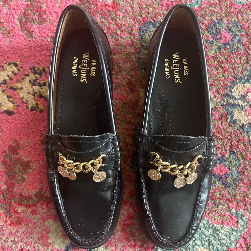 G.H Bass Weejuns Originals. In nearly perfect condition. Gold Penny Charms.